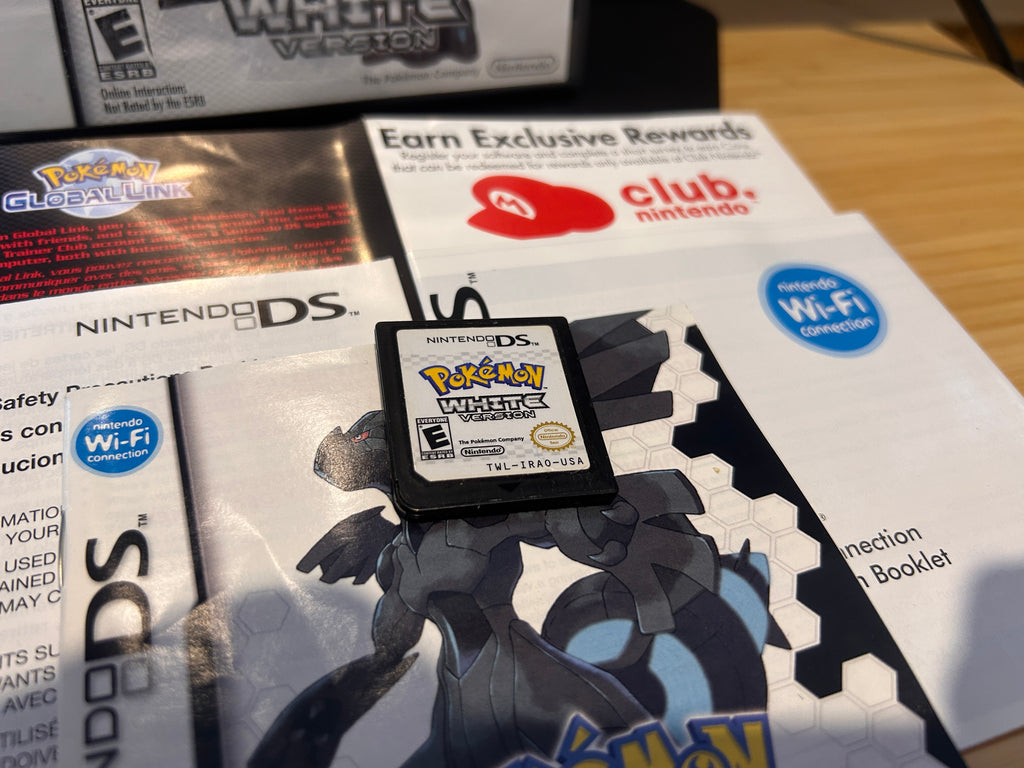 Pokemon White Version (Nintendo DS, US) Complete CIB W/ Inserts Authentic