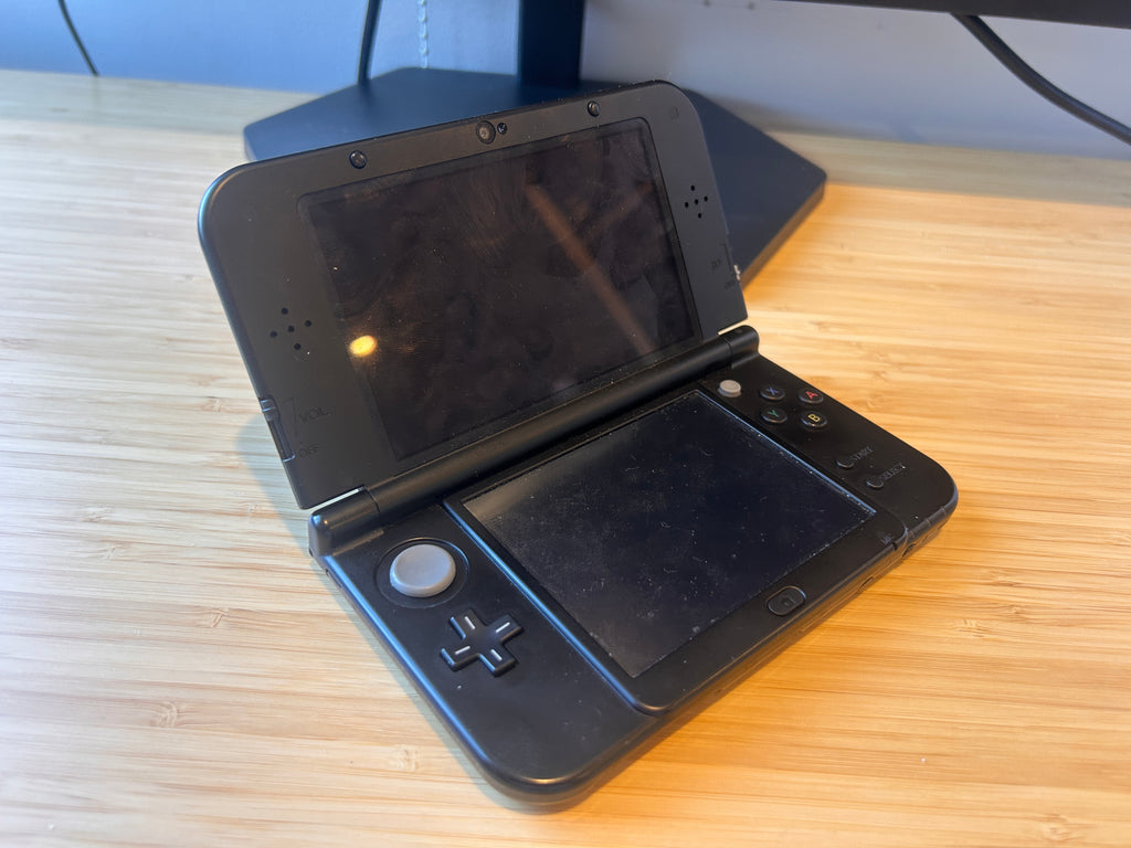 New Nintendo 3DS XL, Sun and Moon Edition Console, With Charger Good Condition