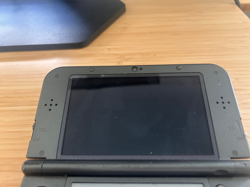 New Nintendo 3DS XL - Metallic Black, Top IPS, PAL, Charger, New Shell needed