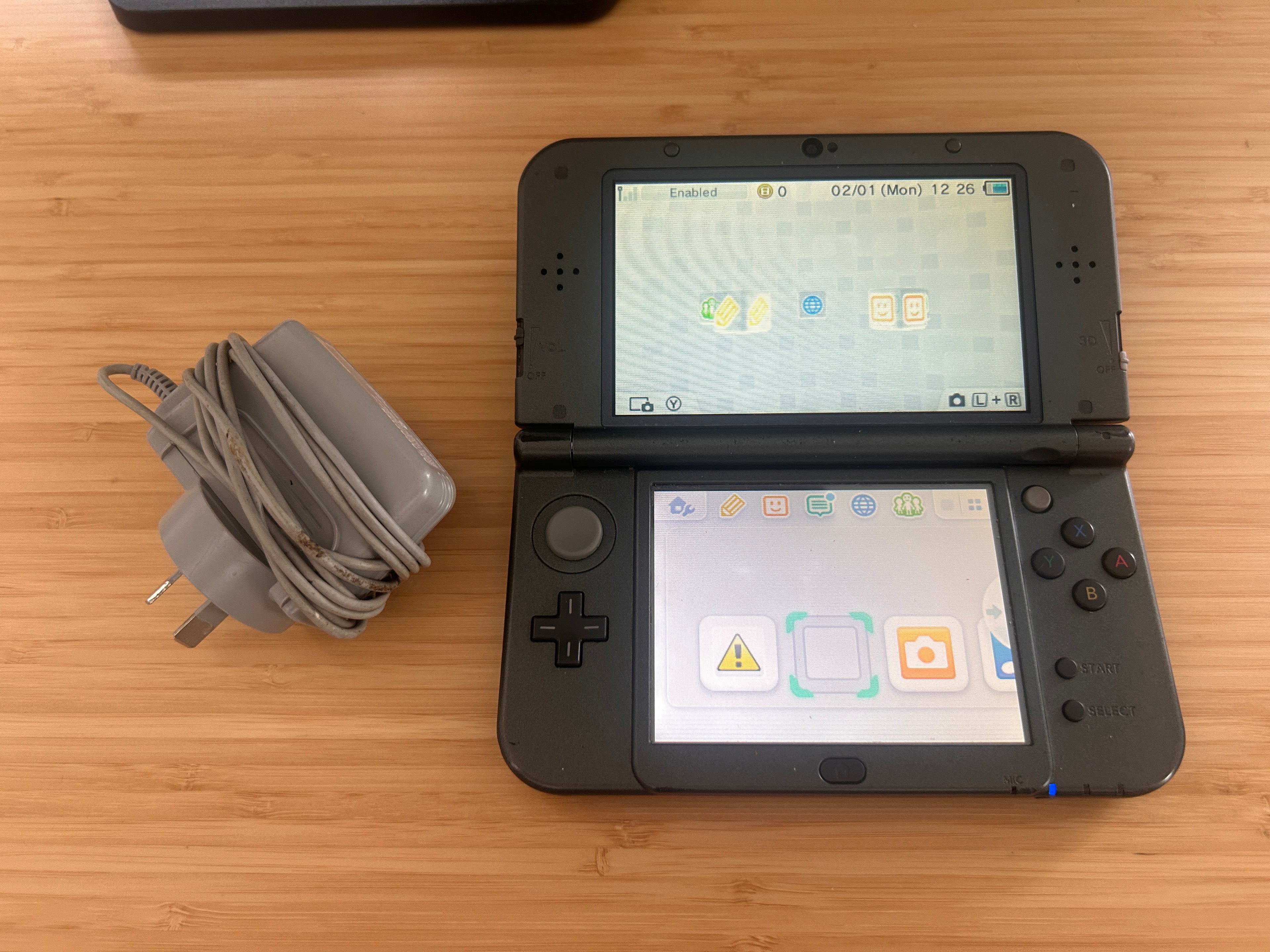 New Nintendo 3DS XL - Metallic Black, Top IPS, PAL, Charger, New Shell needed