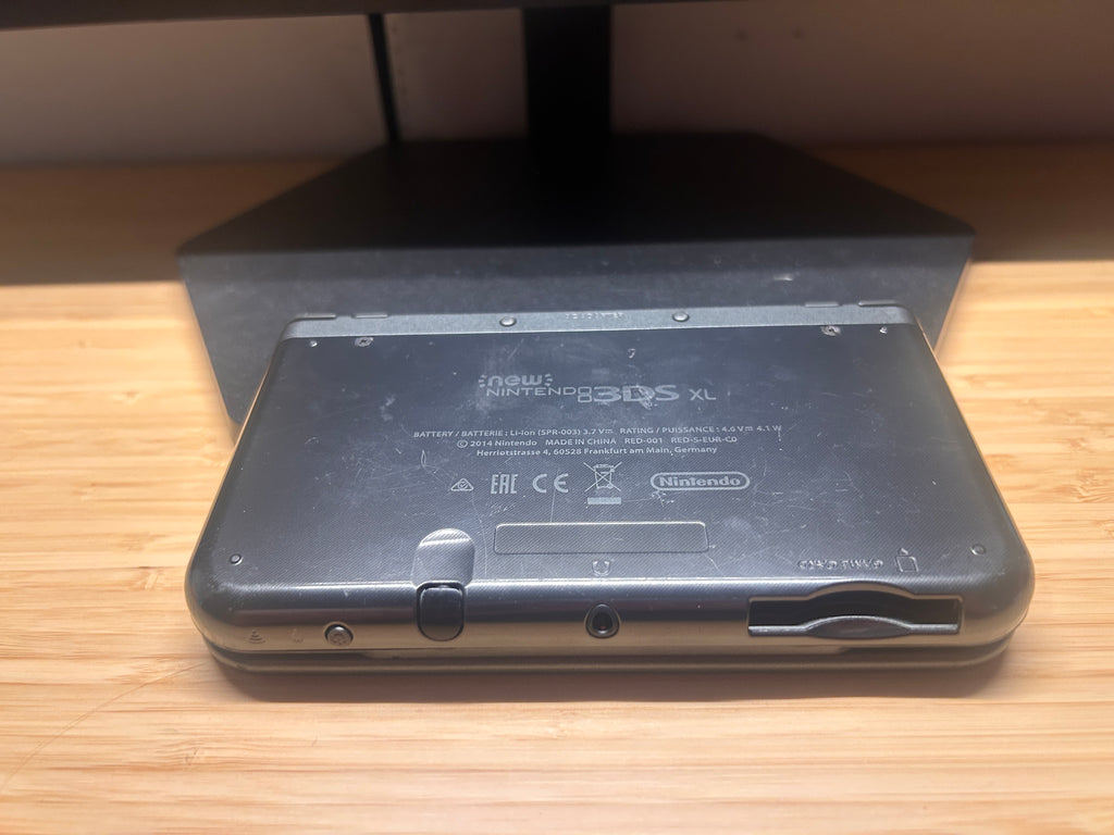 New Nintendo 3DS XL Console Grey PAL, Good Condition, Case and Games Bundle