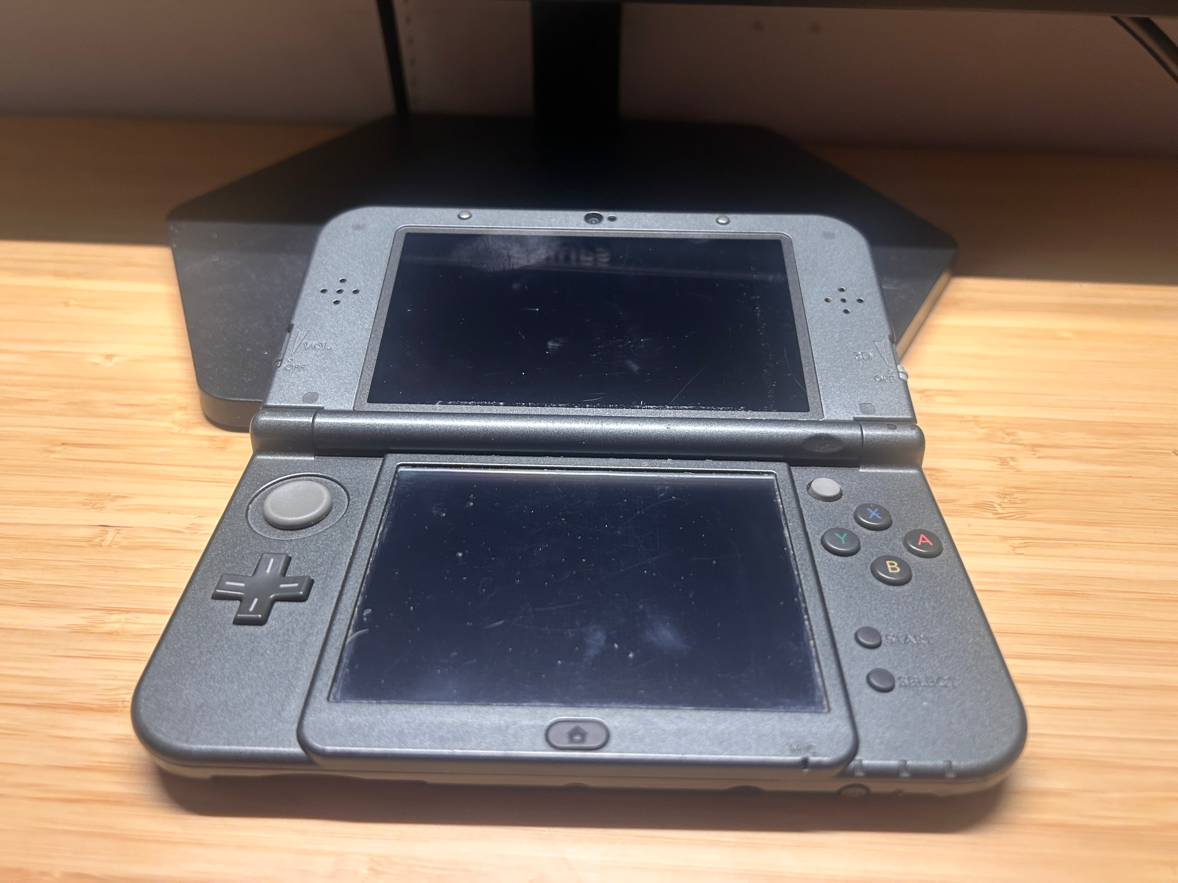 New Nintendo 3DS XL Console Grey PAL, Good Condition, Case and Games Bundle