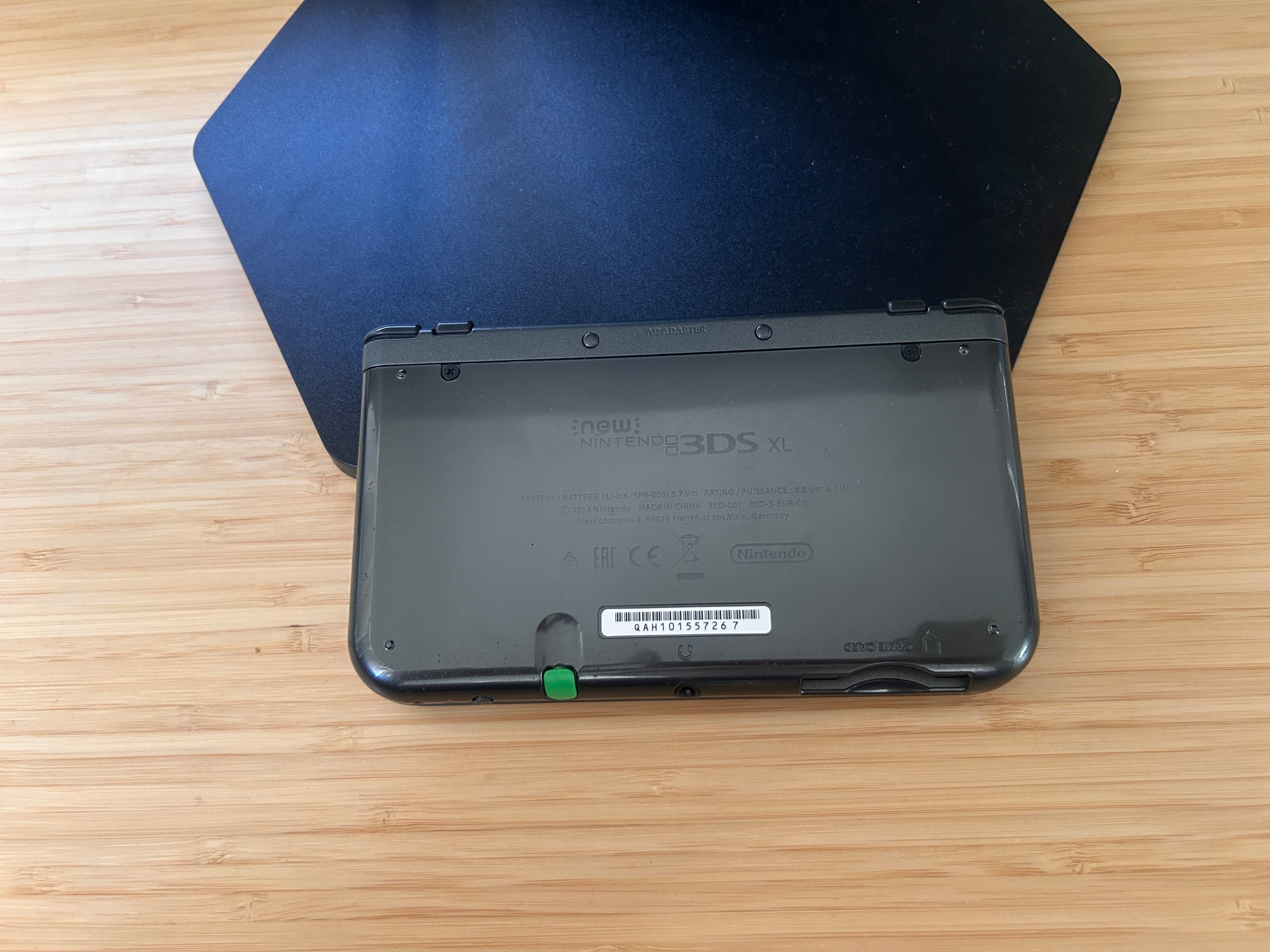 New Nintendo 3DS XL - Metallic Black, PAL, Charger and Case