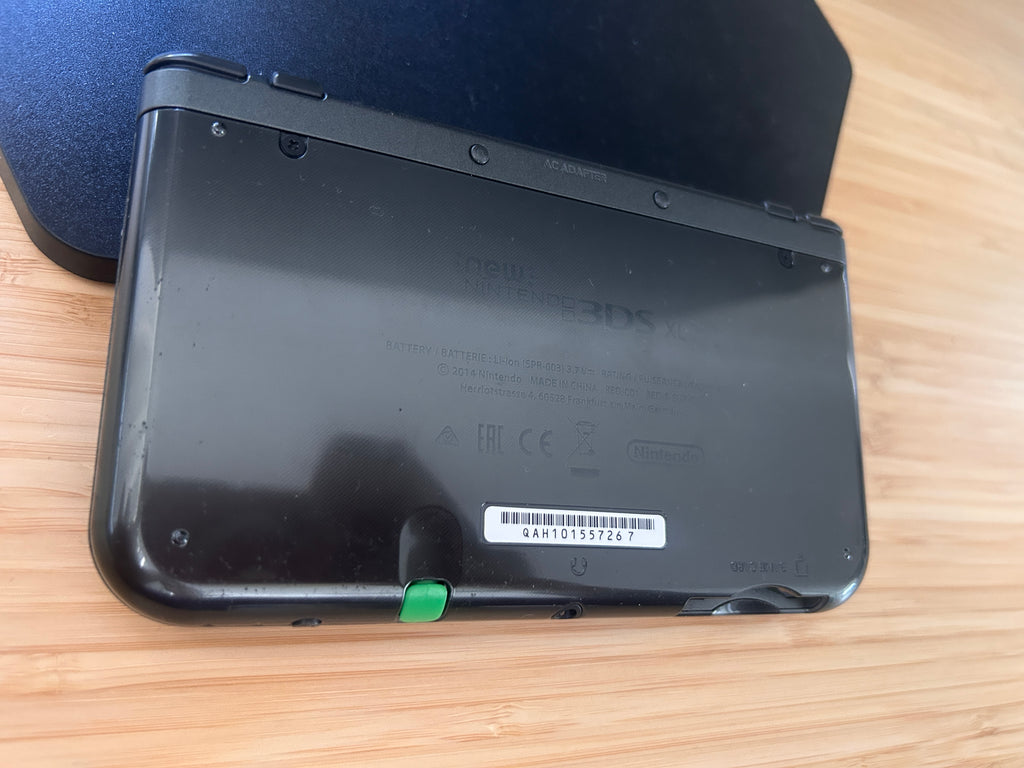 New Nintendo 3DS XL - Metallic Black, PAL, Charger and Case