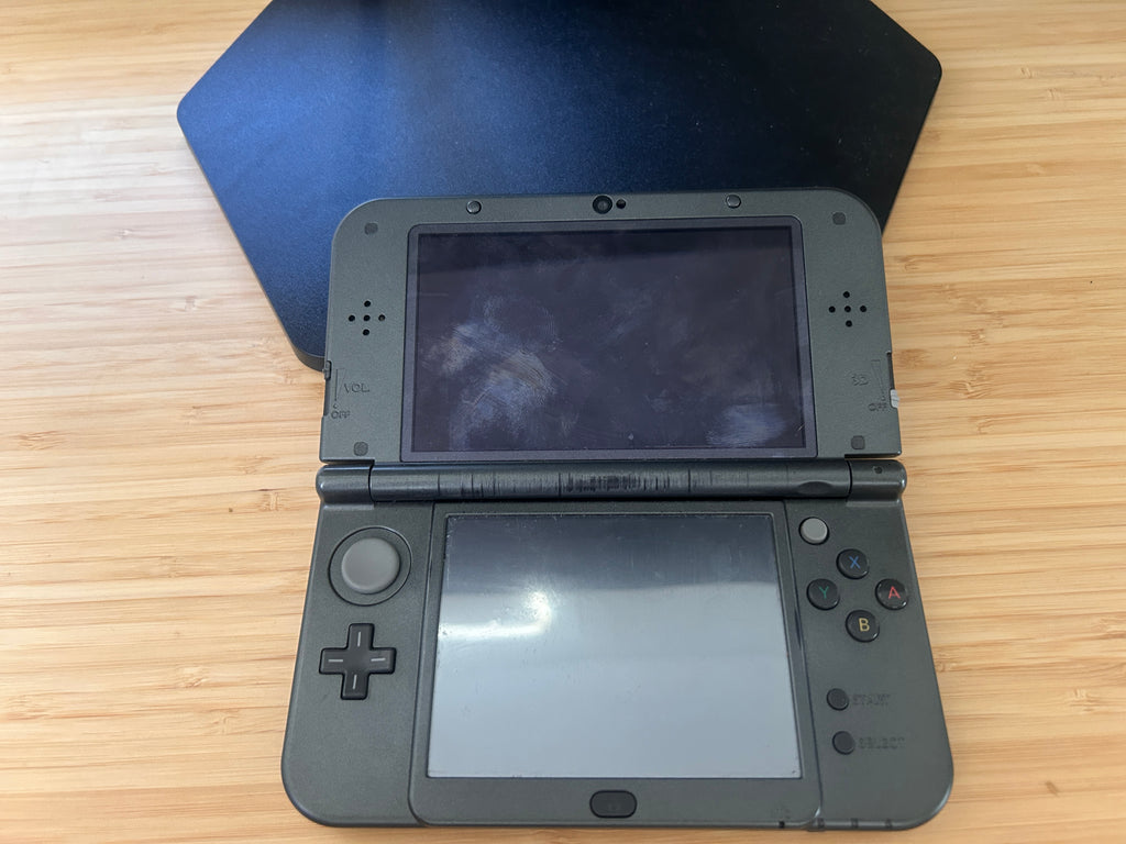 New Nintendo 3DS XL - Metallic Black, PAL, Charger and Case
