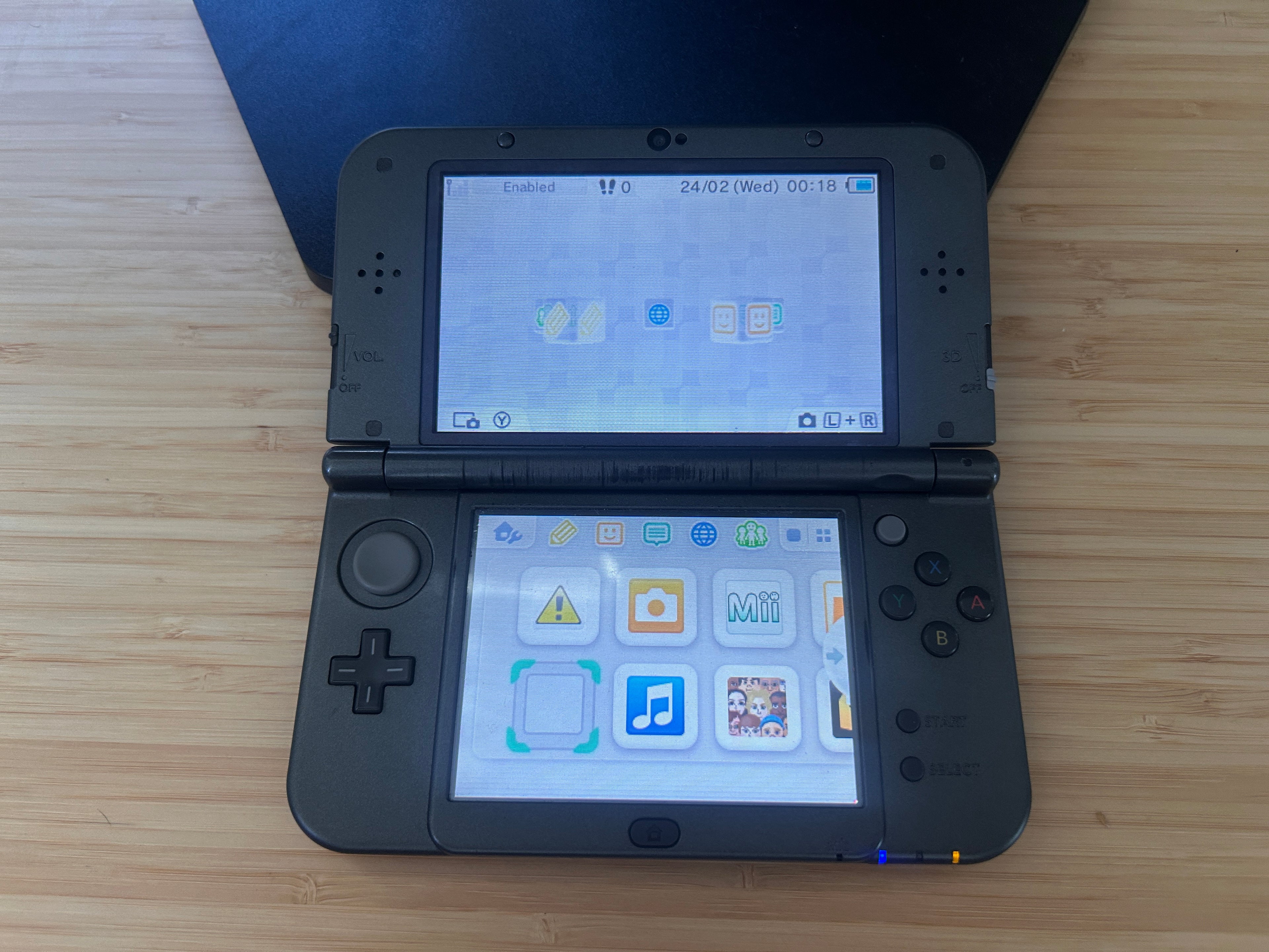 New Nintendo 3DS XL - Metallic Black, PAL, Charger and Case