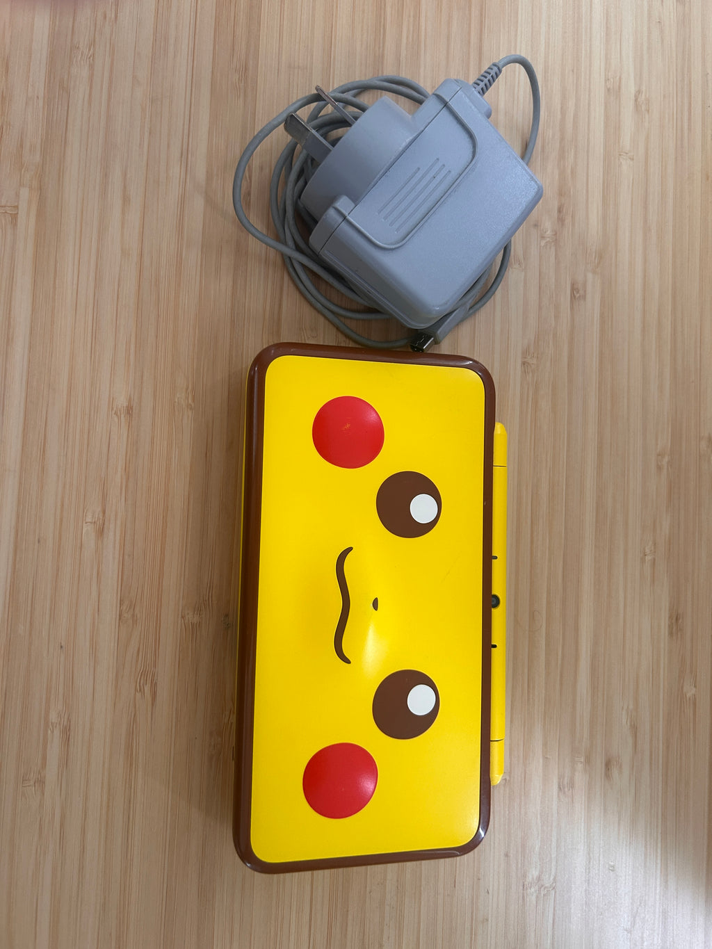 'New' Nintendo 2DS XL Handheld Console AUS Pokemon Pikachu Edition + Charger