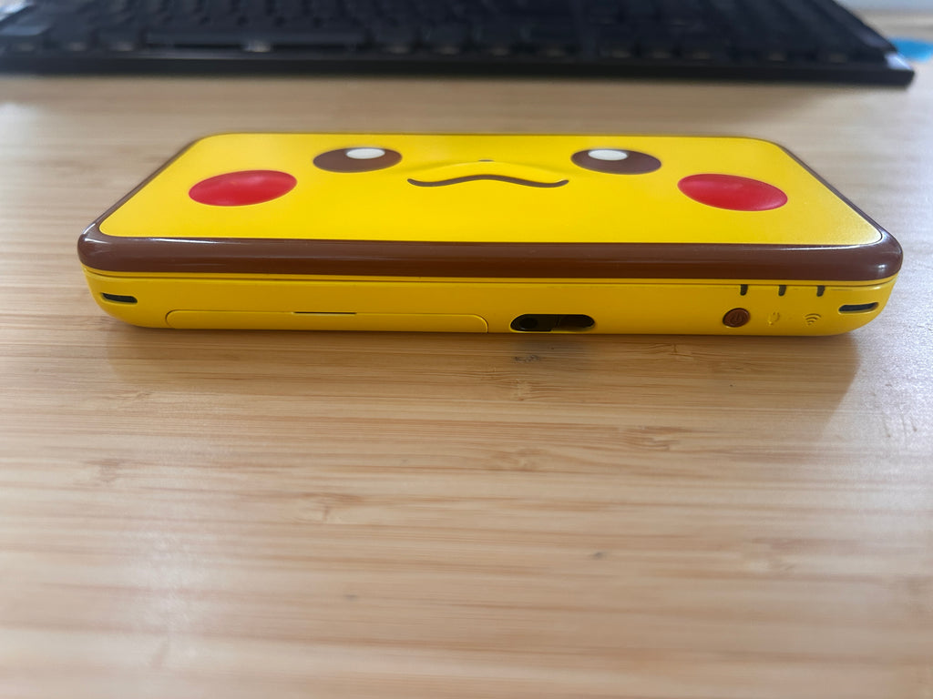 'New' Nintendo 2DS XL Handheld Console AUS Pokemon Pikachu Edition + Charger