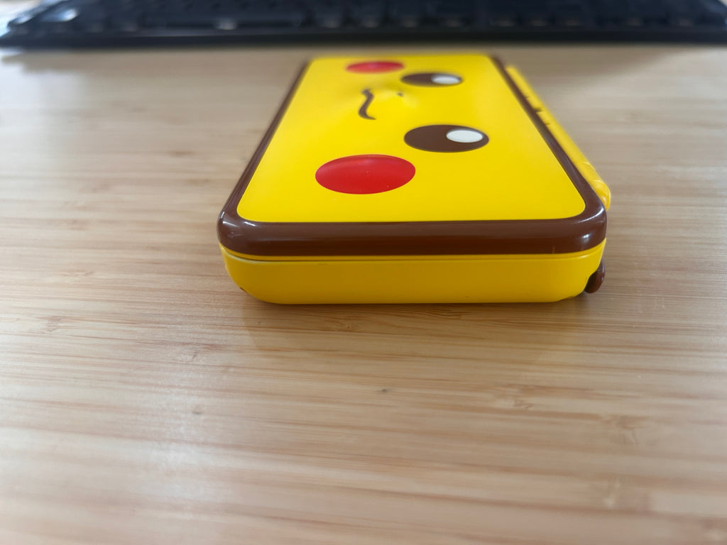 'New' Nintendo 2DS XL Handheld Console AUS Pokemon Pikachu Edition + Charger