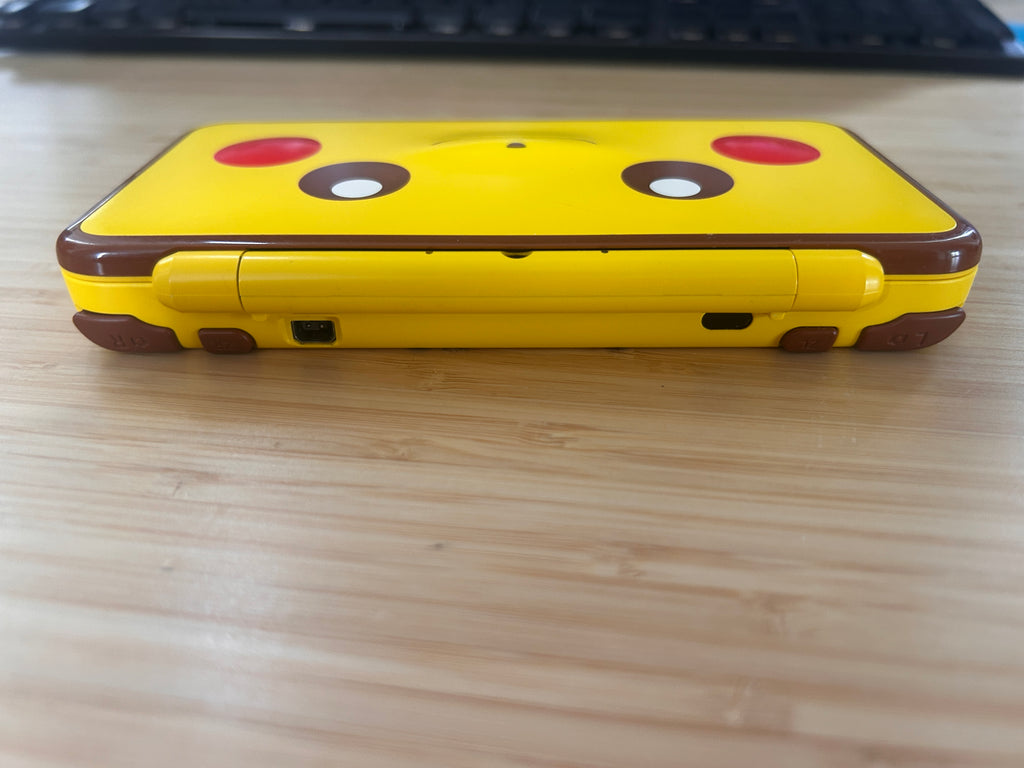 'New' Nintendo 2DS XL Handheld Console AUS Pokemon Pikachu Edition + Charger