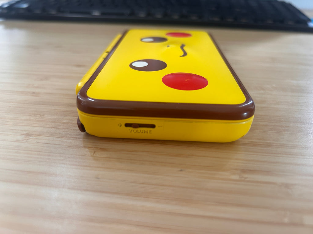 'New' Nintendo 2DS XL Handheld Console AUS Pokemon Pikachu Edition + Charger