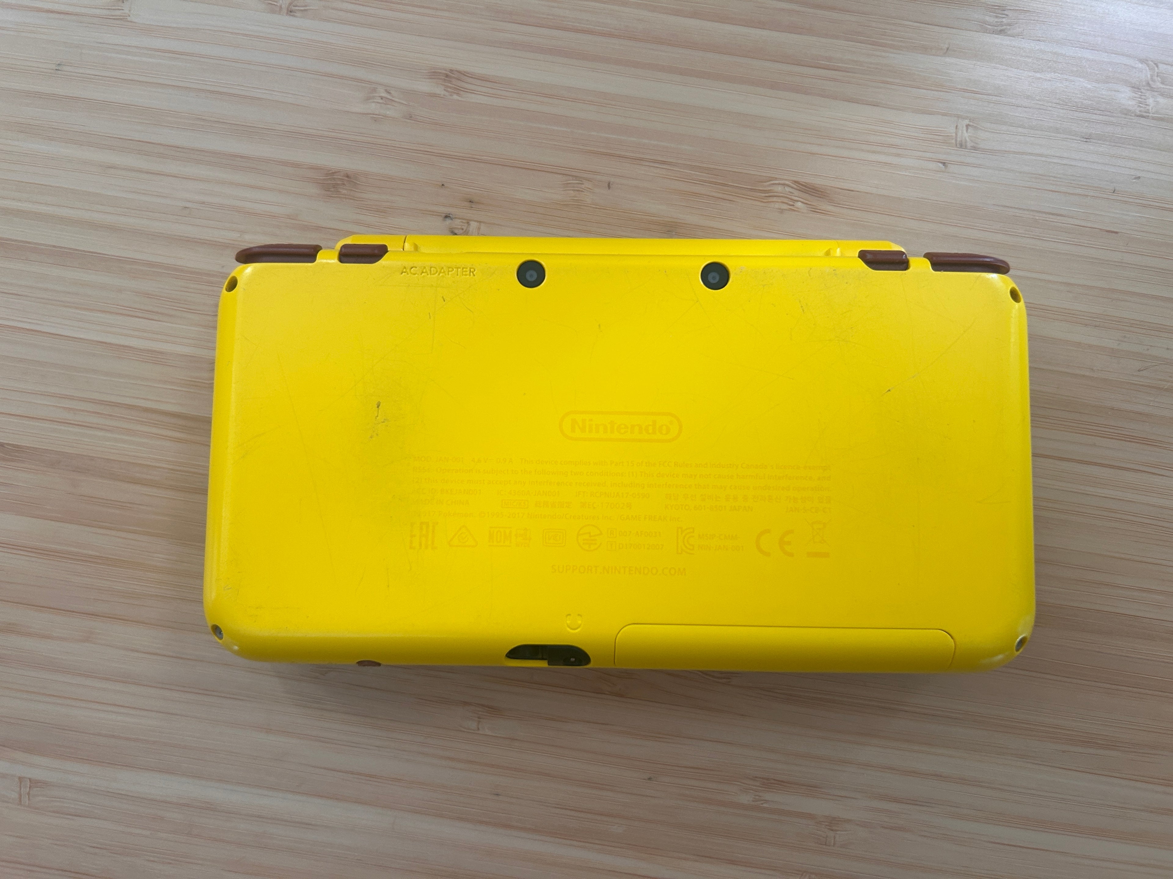 'New' Nintendo 2DS XL Handheld Console AUS Pokemon Pikachu Edition + Charger