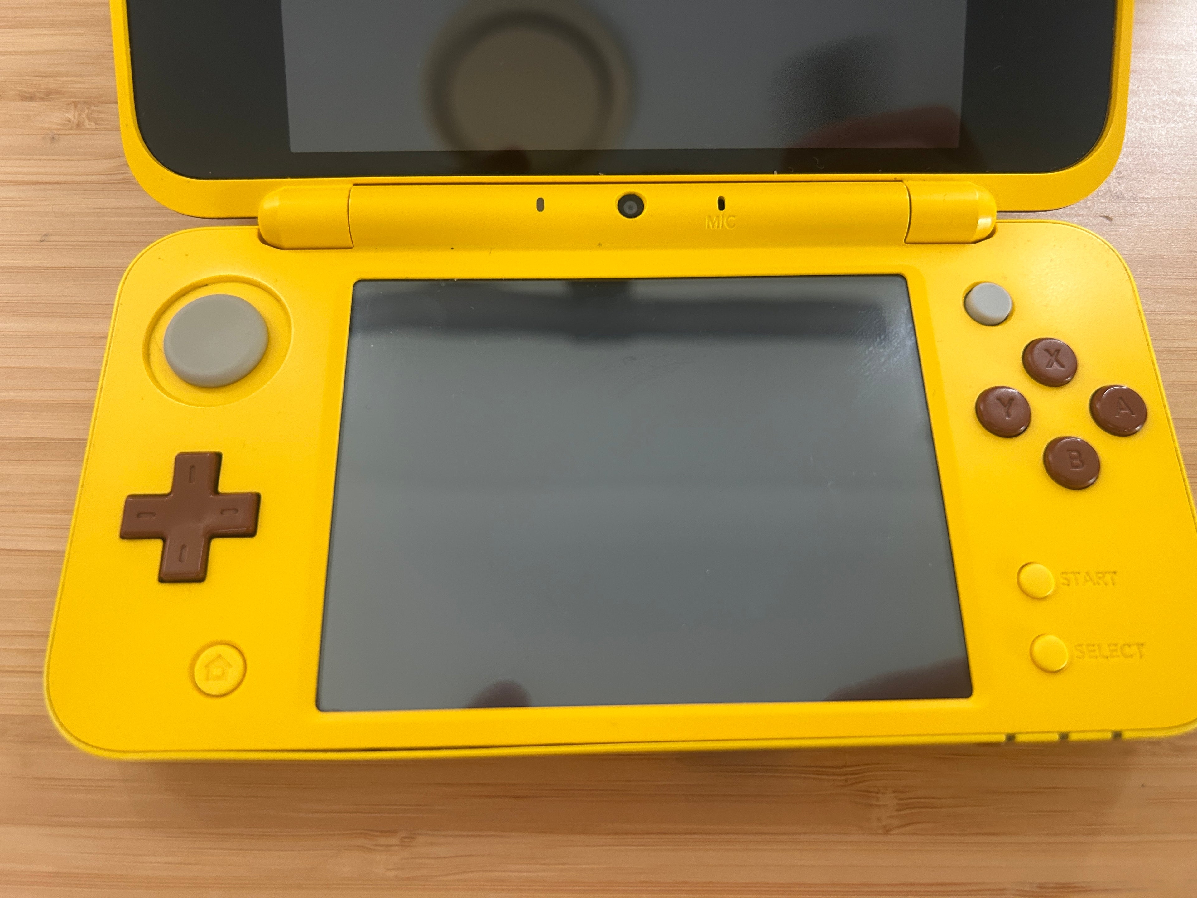 'New' Nintendo 2DS XL Handheld Console AUS Pokemon Pikachu Edition + Charger