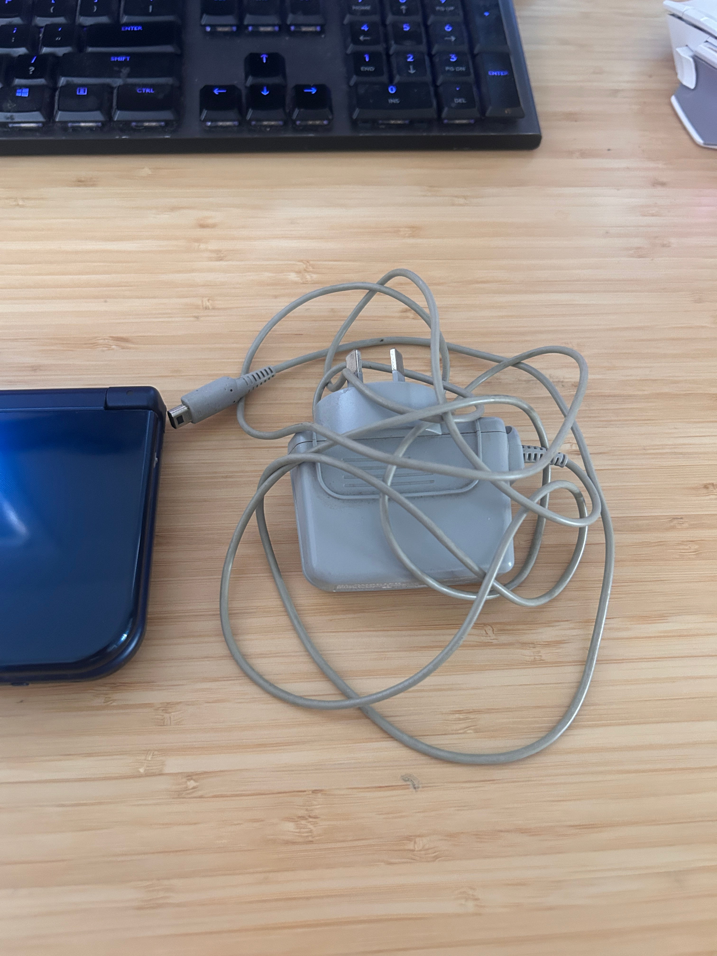 [Great] New Nintendo 3DS Xl, Metallic Blue, Top IPS, PAL, Charger + Stylus,