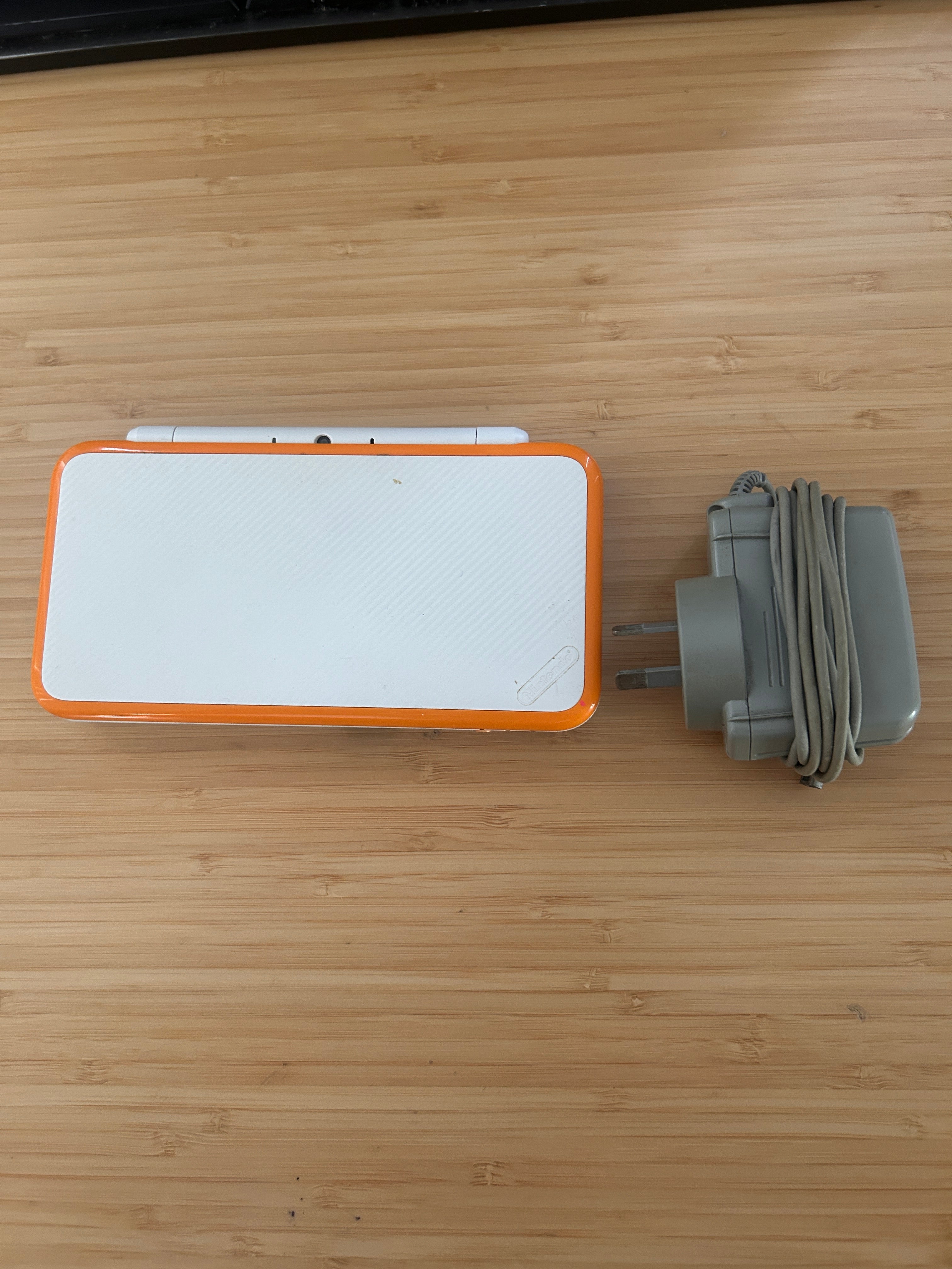 Nintendo 2ds XL - Orange & White with charger, Free Postage, PAL