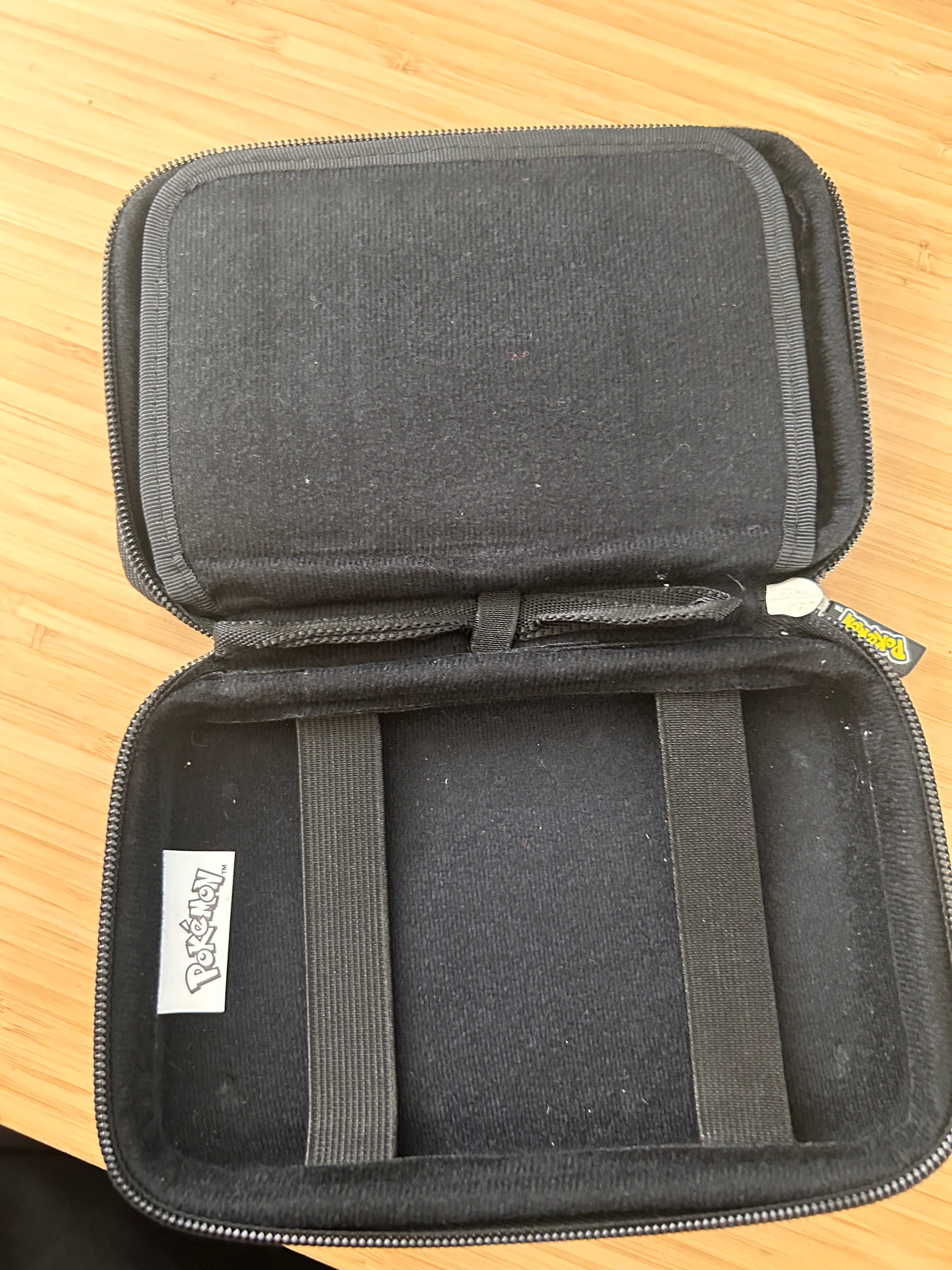 Genuine Charizard Pokémon Traveler Case Holder Nintendo 3DS