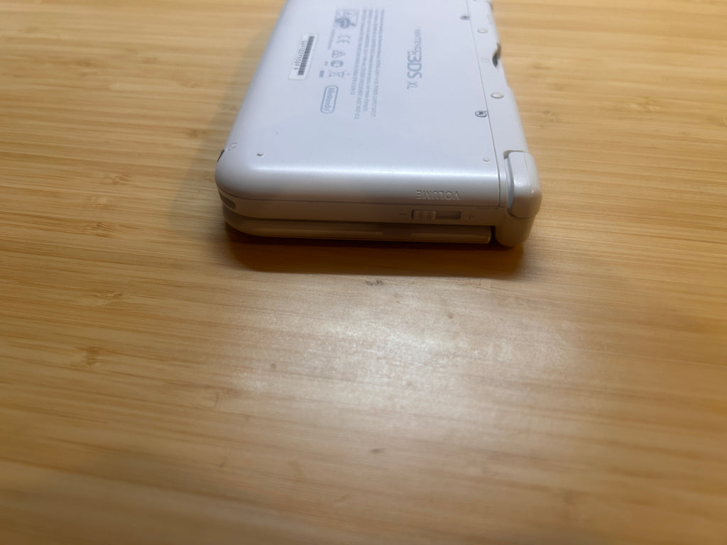 [Excellent] White Nintendo 3DS XL Console, PAL Region with Stylus