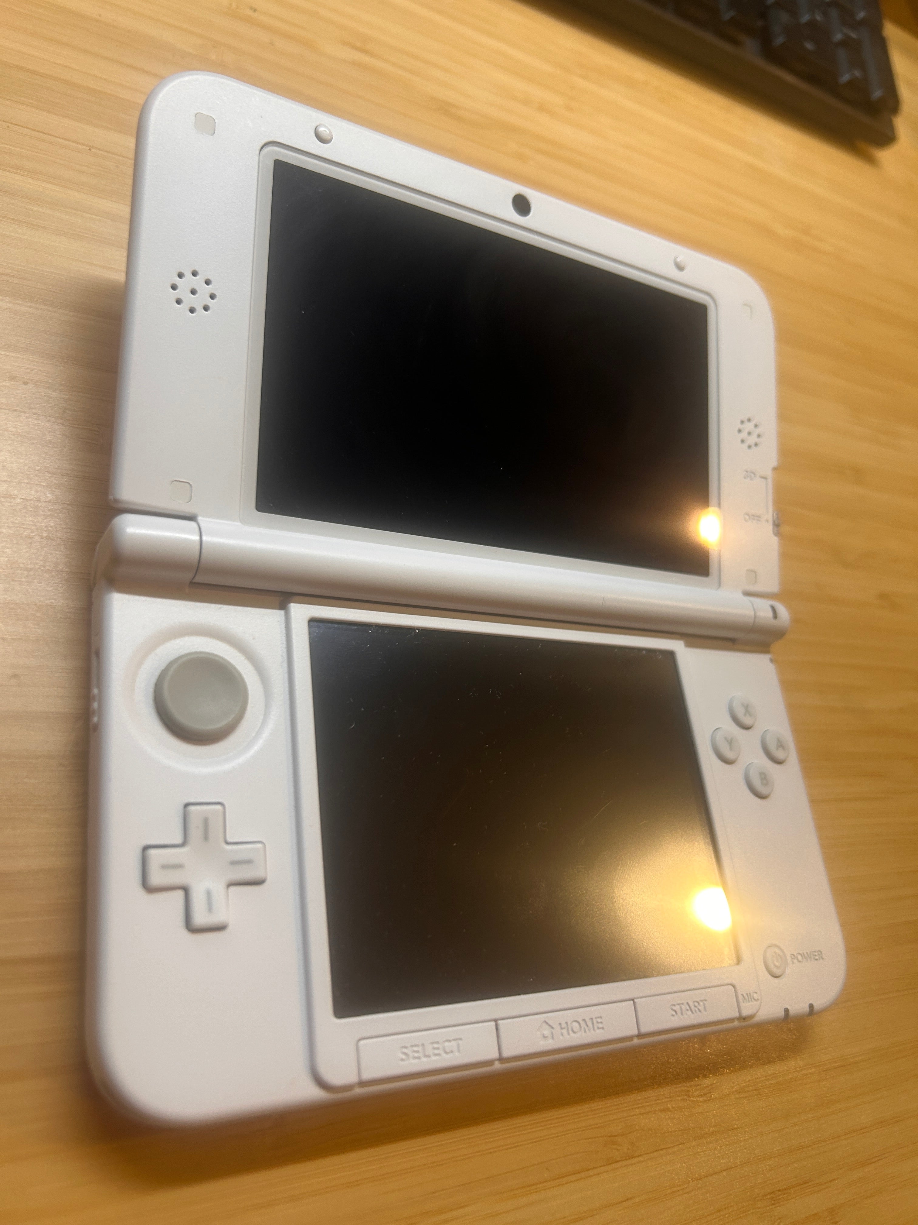 [Excellent] White Nintendo 3DS XL Console, PAL Region with Stylus