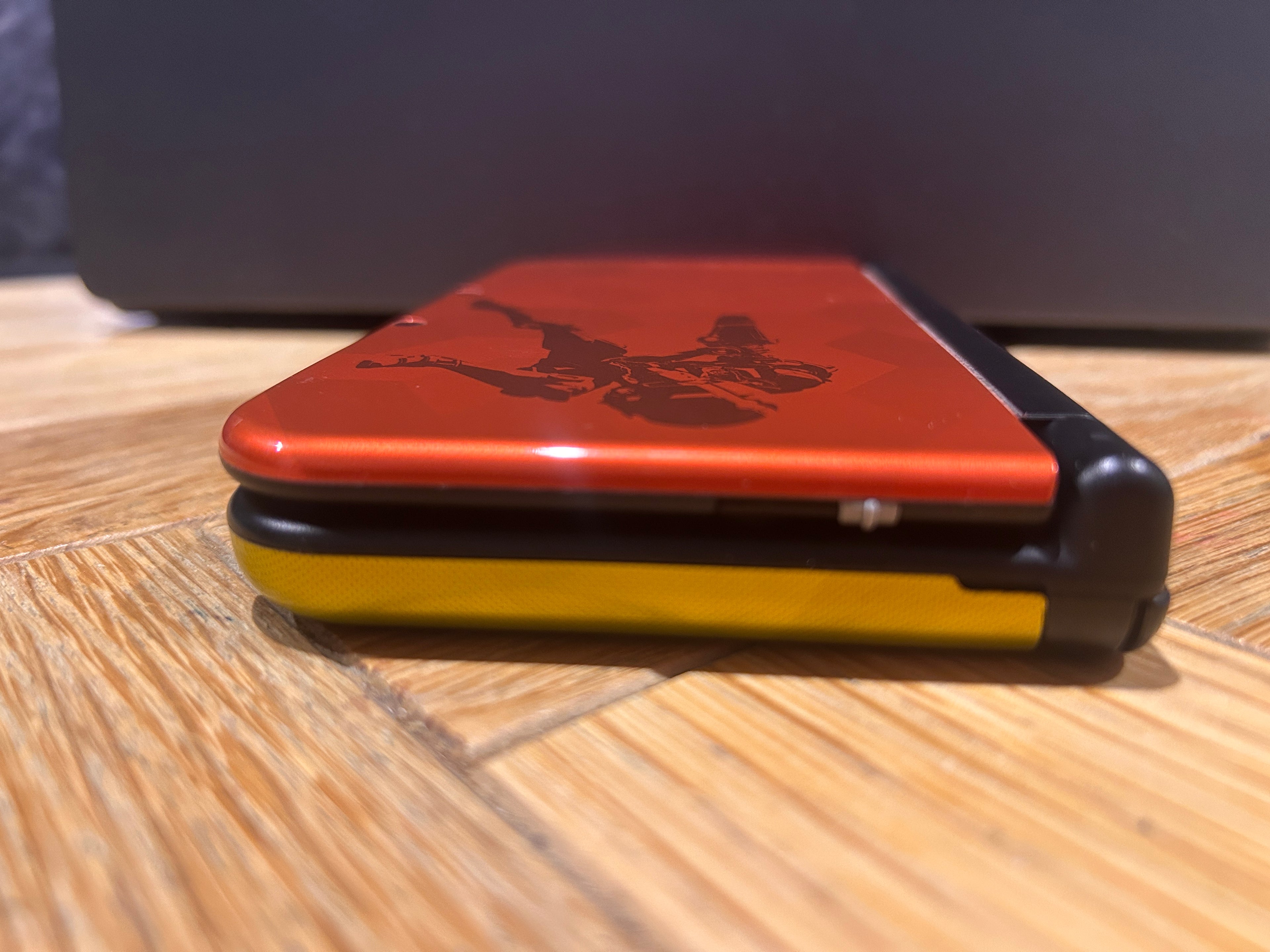 New Nintendo 3DS XL - Samus Returns Metroid Edition - With Stylus + Charge
