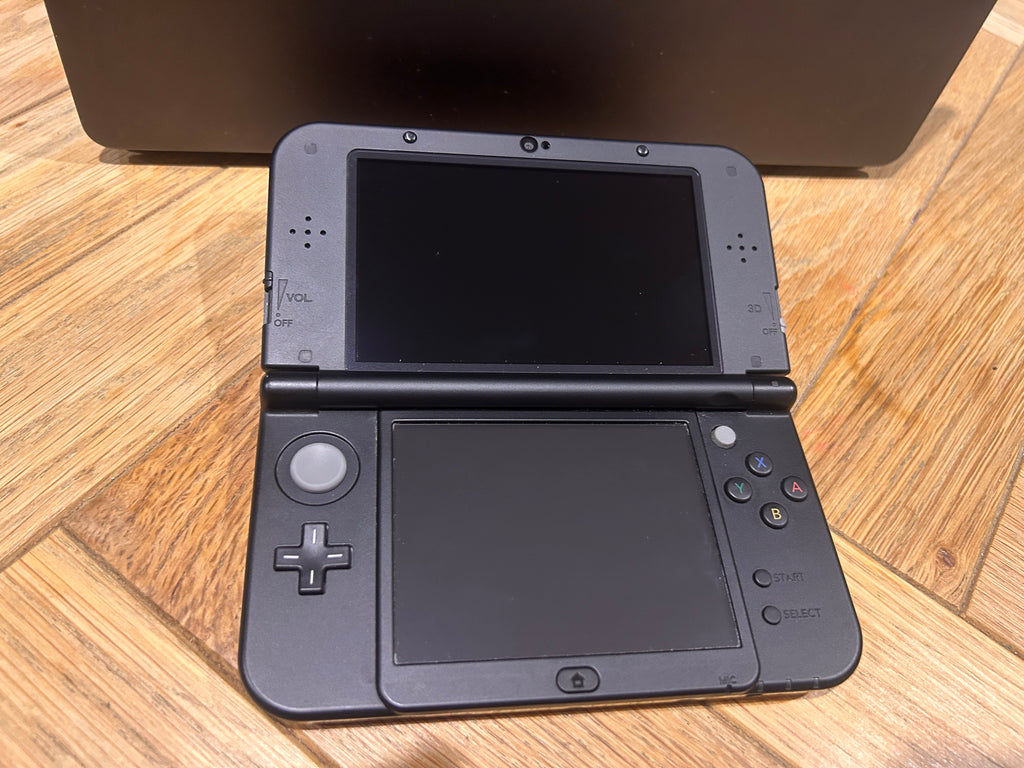 New Nintendo 3DS XL - Samus Returns Metroid Edition - With Stylus + Charge