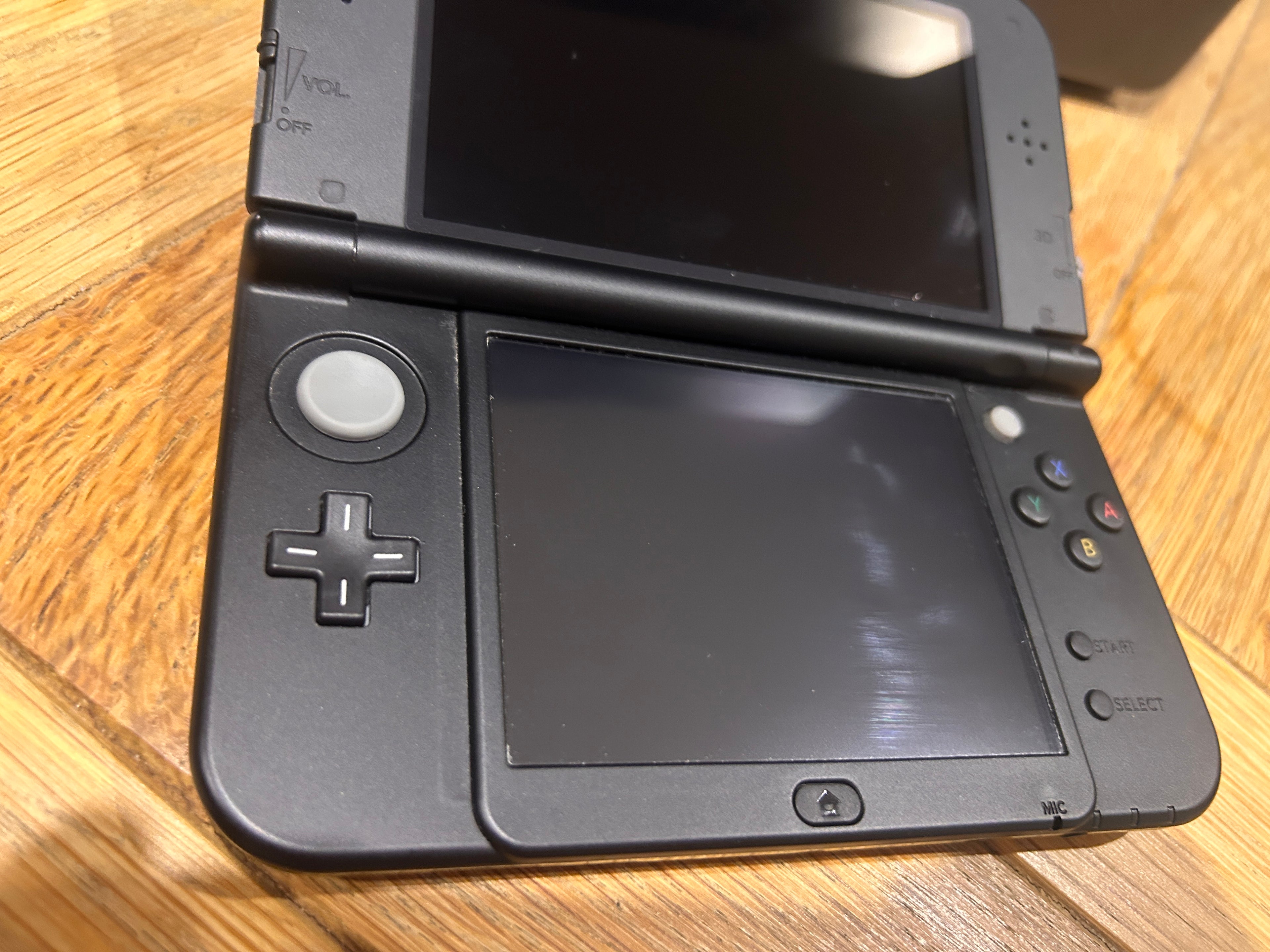 New Nintendo 3DS XL - Samus Returns Metroid Edition - With Stylus + Charge